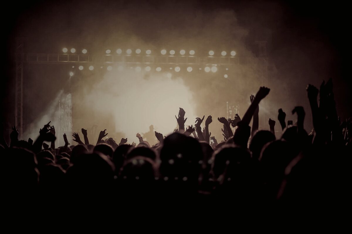 A live rock show with a crowd